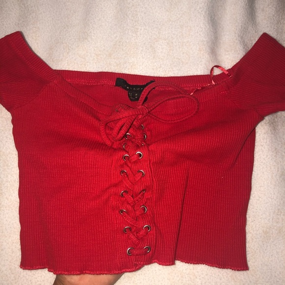 Red crop top - Picture 3 of 3